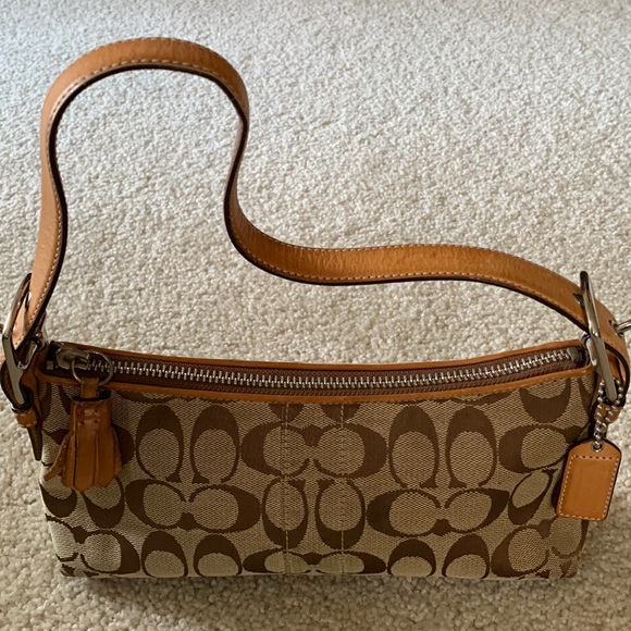 Coach Handbags - Authentic Vintage Coach Signature Canvas Bag With Leather Strap No E04M-6371